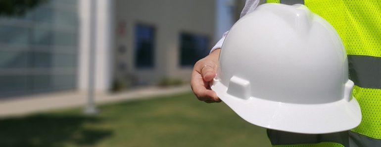 Hyr en fagmand til at rense dine tagrender